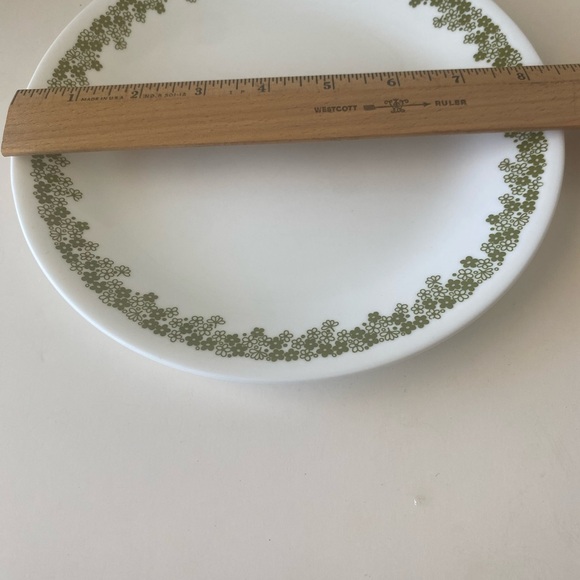 Corelle Spring Blossom Crazy Daisy Luncheon Salad Plates Set of 2. They are 8.5” - Picture 2 of 4